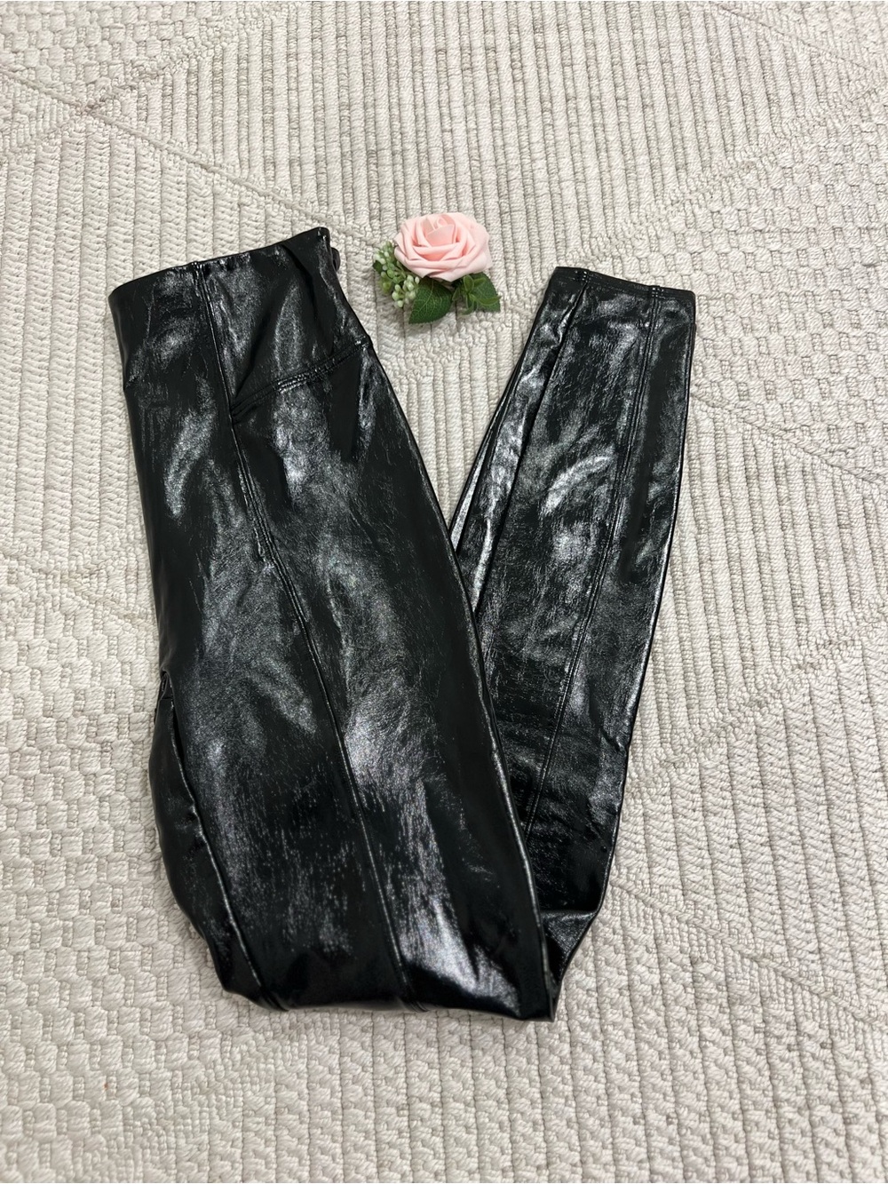 Spanx Faux Shiny Leather Woman’s Black Leggings size Small